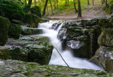 Roman bath waterfall景点图片