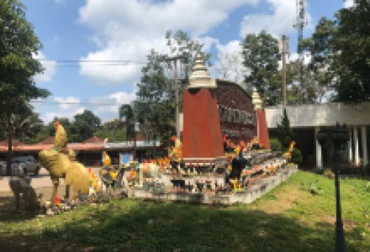 Chao Por Phawo Shrine景点图片