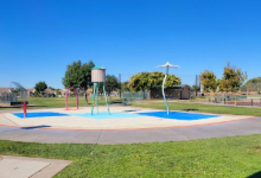 Mossdale Landing Community Park景点图片