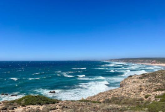 Praia do Portinho do Forno景点图片