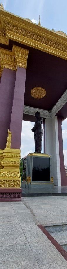 西哈努克铜像纪念堂-金边