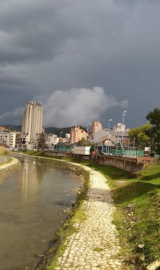 City Beach-乌日策