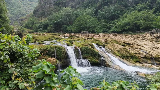 關腳峽瀑布