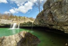 Zarečki Krov Waterfall景点图片