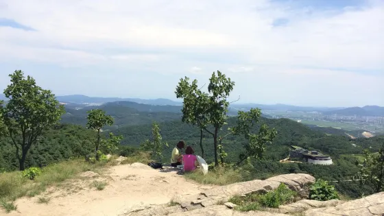 靈仁山