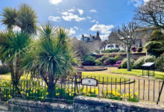 The Burns Memorial garden景点图片