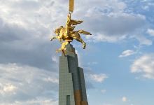 Statue of the Golden Rider景点图片