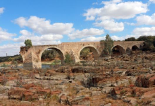 Puente de Ayuda景点图片