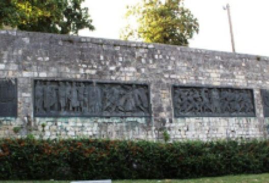 Kameni reljef sa figurom muškarca景点图片