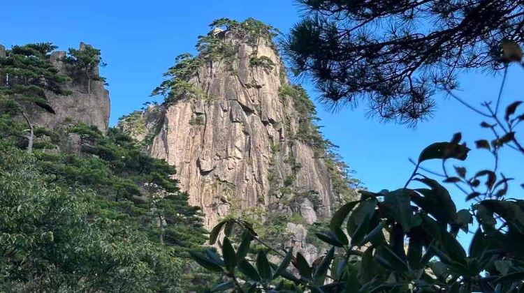 4-Day Huangshan Scenic Area + Hongcun Village + Huizhou Ancient Town