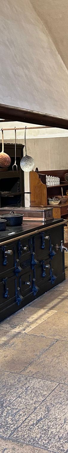 里派城堡-托农莱班