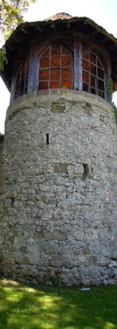 里派城堡-托农莱班