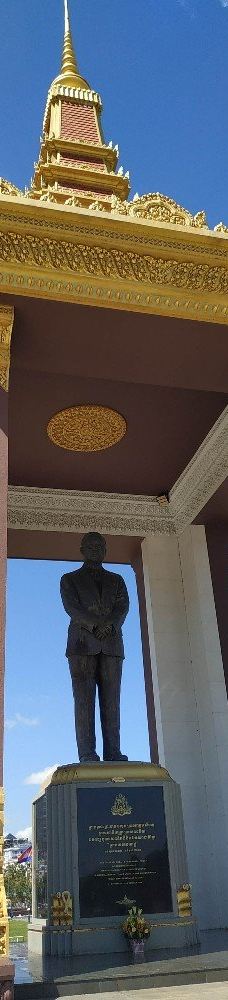 西哈努克铜像纪念堂-金边