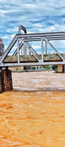 Ponte de Ferro Governador Bley-伊塔佩米林河畔卡舒埃鲁