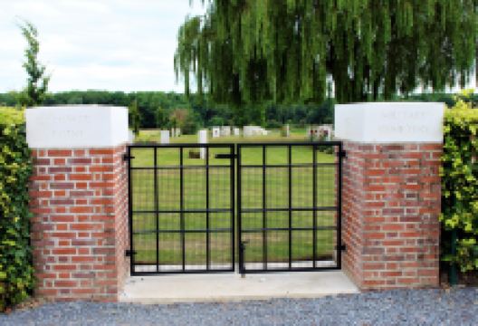 Prowse Point Military Cemetery景点图片