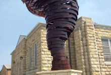 Cyclone Day Memorial景点图片