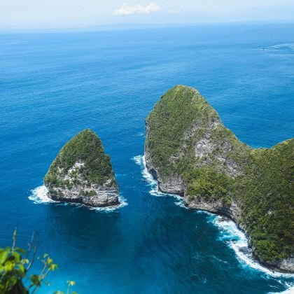 印度尼西亚泗水+布罗莫火山+伊真火山+巴厘岛+天神浴池（佩妮达岛）6日5晚自由行
