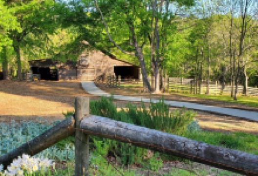 McDaniel Farm Park, Historic Entrance景点图片