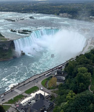 4D3N • Eastern Canada · Toronto + Niagara Falls In-Depth Tour