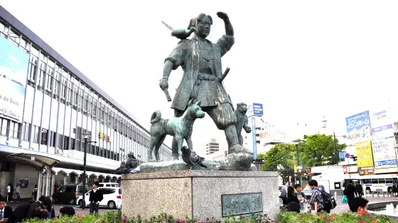 桃太郎像