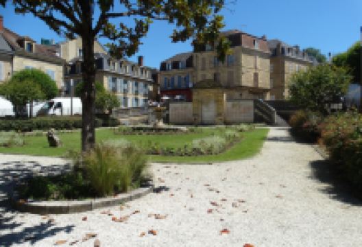 Monument aux Morts景点图片