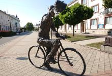 Socha muža na bicykli景点图片