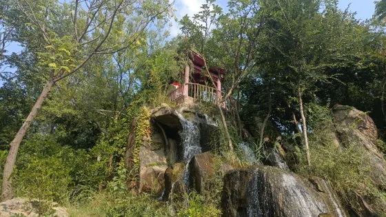 沂蒙山國家地質公園指動石景區