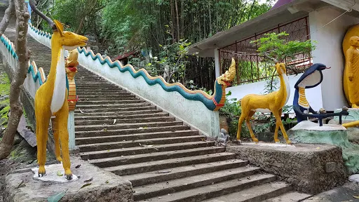Wat Tham Ang Hin