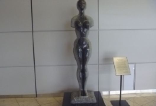 Shinsai ni Tatazumu Megami Statue景点图片