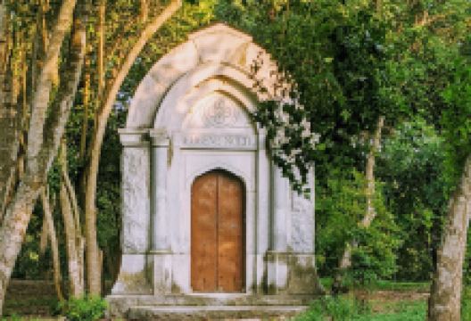 Riverside Cemetery景点图片