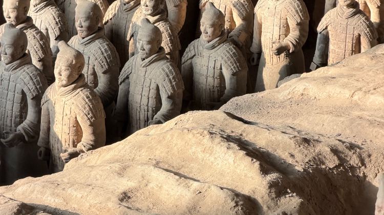 2-Day Xi'an +  Mount Hua + Emperor Qinshihuang's Mausoleum Site Museum + Song of Everlasting Sorrow + Huashan Mountain