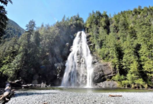 Virgin Falls景点图片