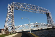 Aerial Lift Bridge景点图片