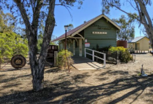 Warra Memorial Hall景点图片