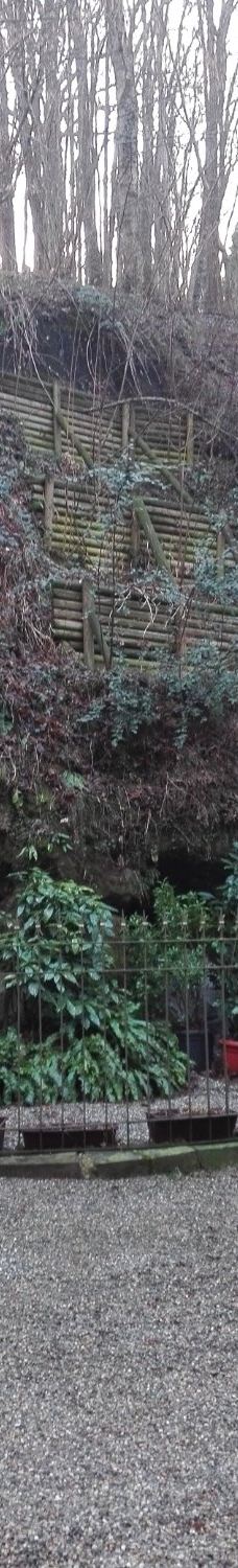 Grotta della Madonnina di Bobbiate-瓦雷泽