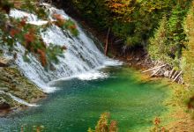 Chute of the Riviere-aux-Emeraudes景点图片