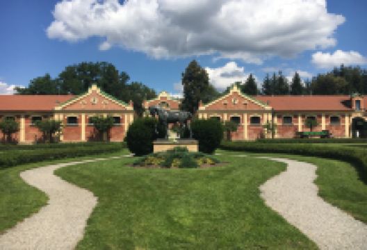 Provincial Stud Farm景点图片