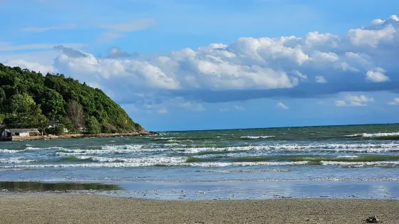 Mae Ram Phueng Beach