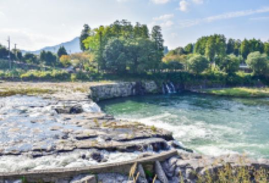 三日月の滝景点图片