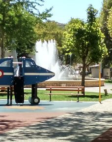 Jardin d'enfants de la Place du Général de Gaulle-普罗旺斯地区萨隆