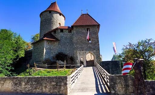 Zovnek Castle