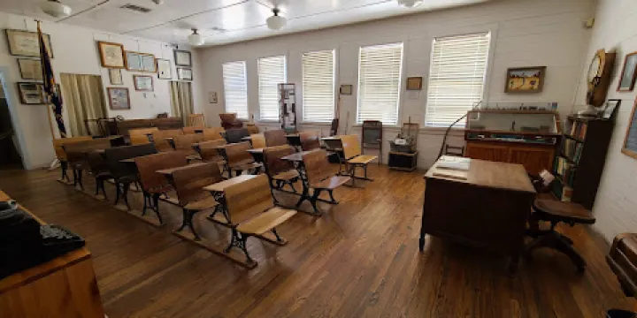 Old Schoolhouse Museum
