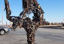 The Dancer by D Vineyard Metal Sculpture景点图片