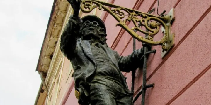 Lamplighter Statue