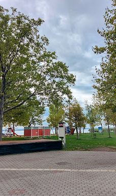 巴拉顿乌德沃里