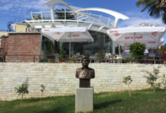 Statue of Hillary Clinton景点图片