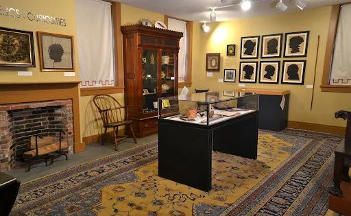 Memorial Hall Museum