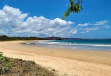 Black Sand Beach景点图片