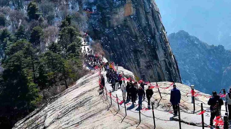 2-Day Xi'an +  Mount Hua + Emperor Qinshihuang's Mausoleum Site Museum + Song of Everlasting Sorrow + Huashan Mountain