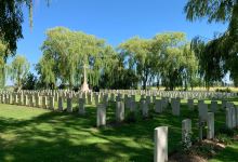 Le Trou Aid Post Cemetery景点图片